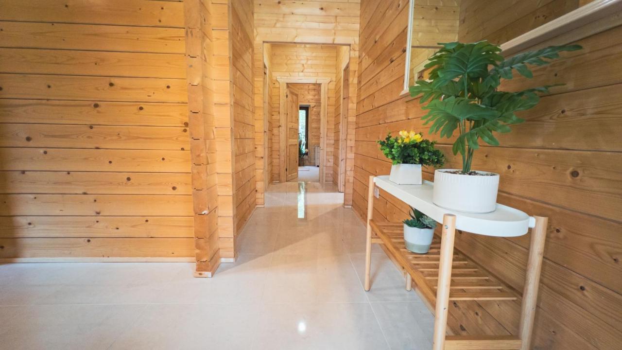 Sundance Lodge, Fantastic New Cabin With Hot Tub - Sleeps 6 - Largest In Felmoor Park Morpeth Exterior foto