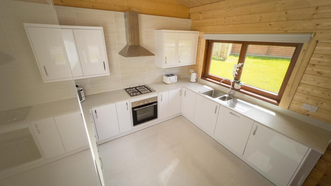Sundance Lodge, Fantastic New Cabin With Hot Tub - Sleeps 6 - Largest In Felmoor Park Morpeth Exterior foto