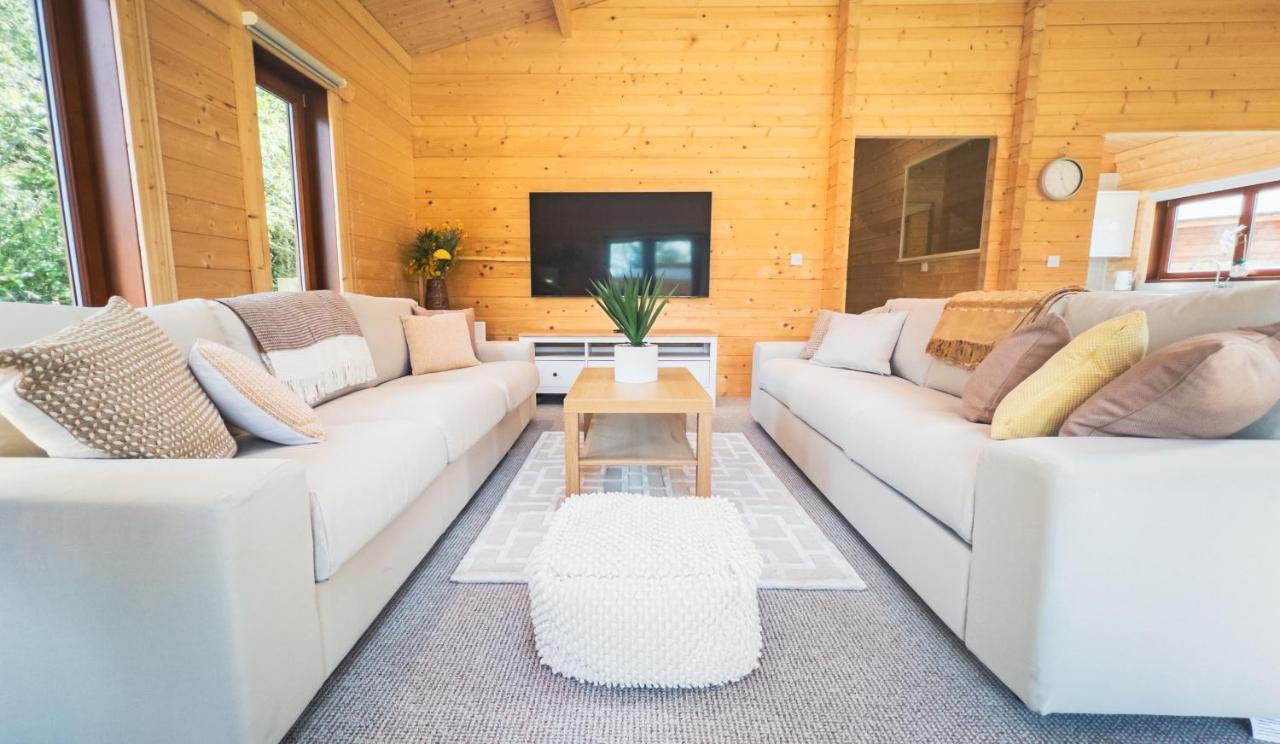 Sundance Lodge, Fantastic New Cabin With Hot Tub - Sleeps 6 - Largest In Felmoor Park Morpeth Exterior foto