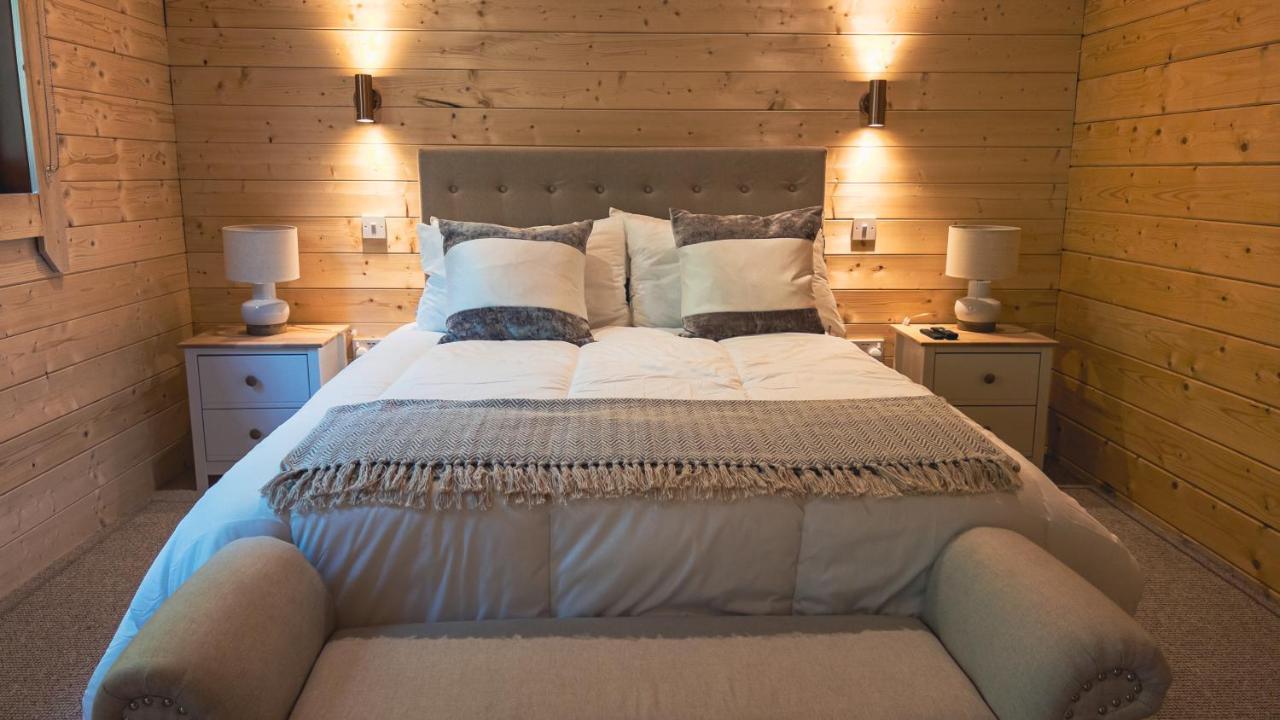 Sundance Lodge, Fantastic New Cabin With Hot Tub - Sleeps 6 - Largest In Felmoor Park Morpeth Exterior foto