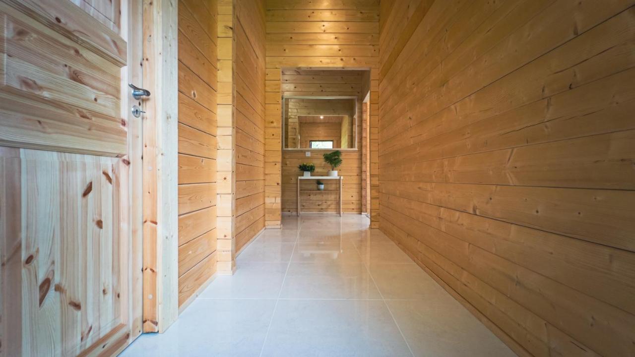 Sundance Lodge, Fantastic New Cabin With Hot Tub - Sleeps 6 - Largest In Felmoor Park Morpeth Exterior foto