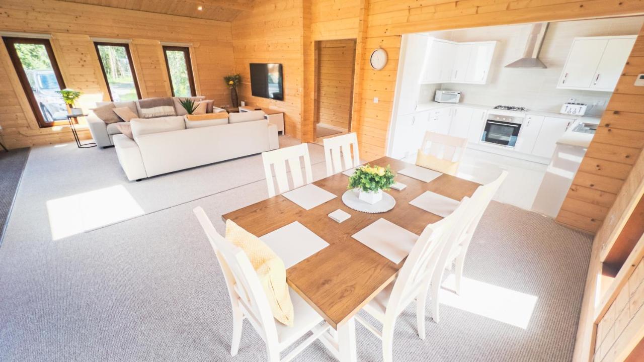 Sundance Lodge, Fantastic New Cabin With Hot Tub - Sleeps 6 - Largest In Felmoor Park Morpeth Exterior foto