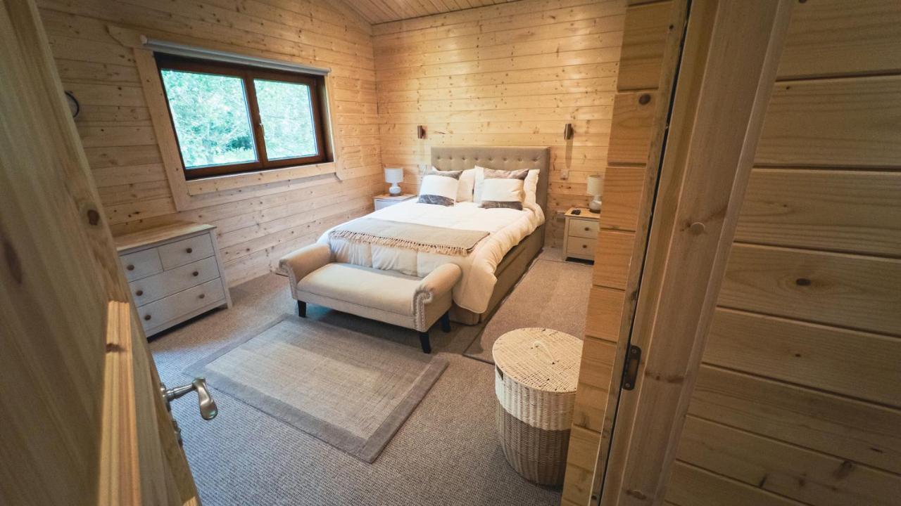 Sundance Lodge, Fantastic New Cabin With Hot Tub - Sleeps 6 - Largest In Felmoor Park Morpeth Exterior foto