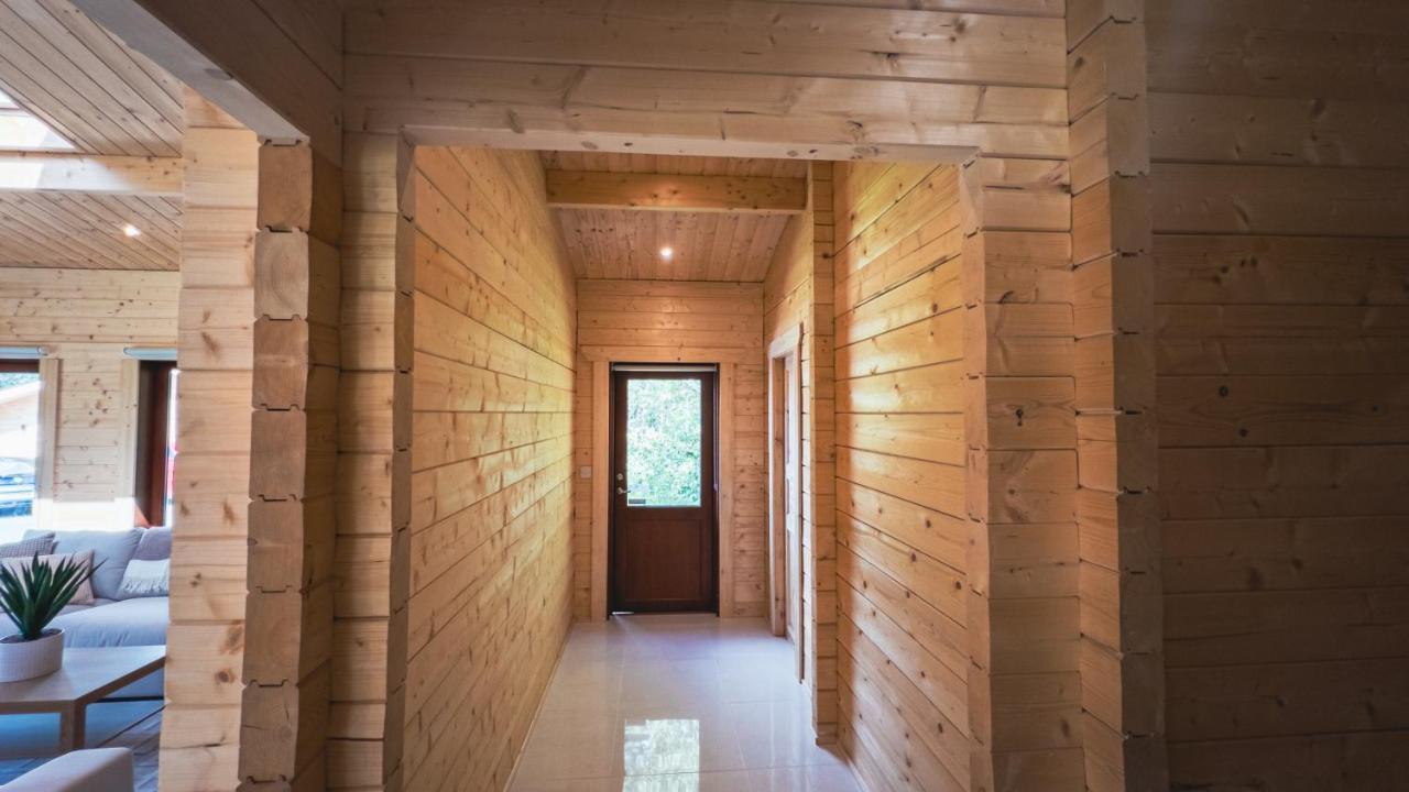 Sundance Lodge, Fantastic New Cabin With Hot Tub - Sleeps 6 - Largest In Felmoor Park Morpeth Exterior foto